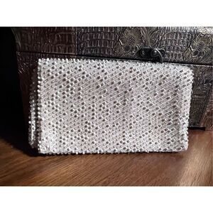 Vintage 1950's Lumured Cream Beaded Clutch